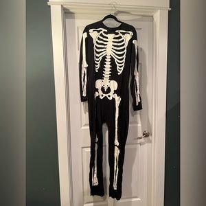 Skin suit Halloween costume fits large. Skeleton dead creepy zombi